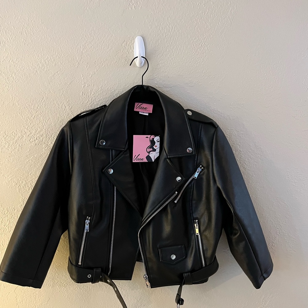 VIXEN BY MICHELINE PITT - 3/4 SLEEVE CROPPED MOTO JACKET VEGAN LEATHER - Size L